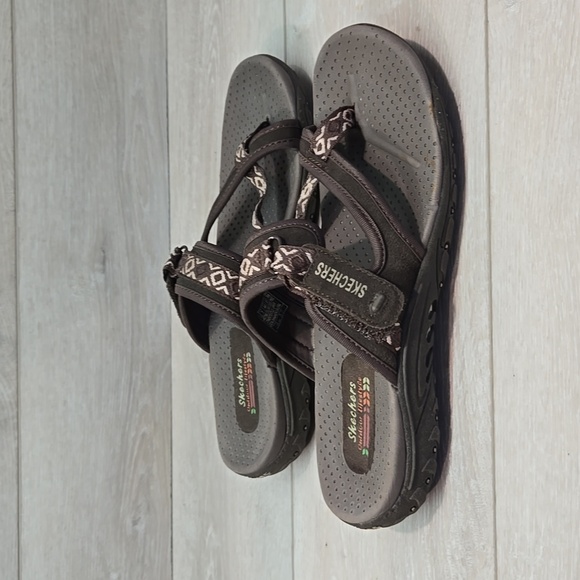 Skechers Women's Reggaee Outdoor Lifestyle Brown Sandals Loop Toe Shoes Sz 10 - Picture 2 of 11